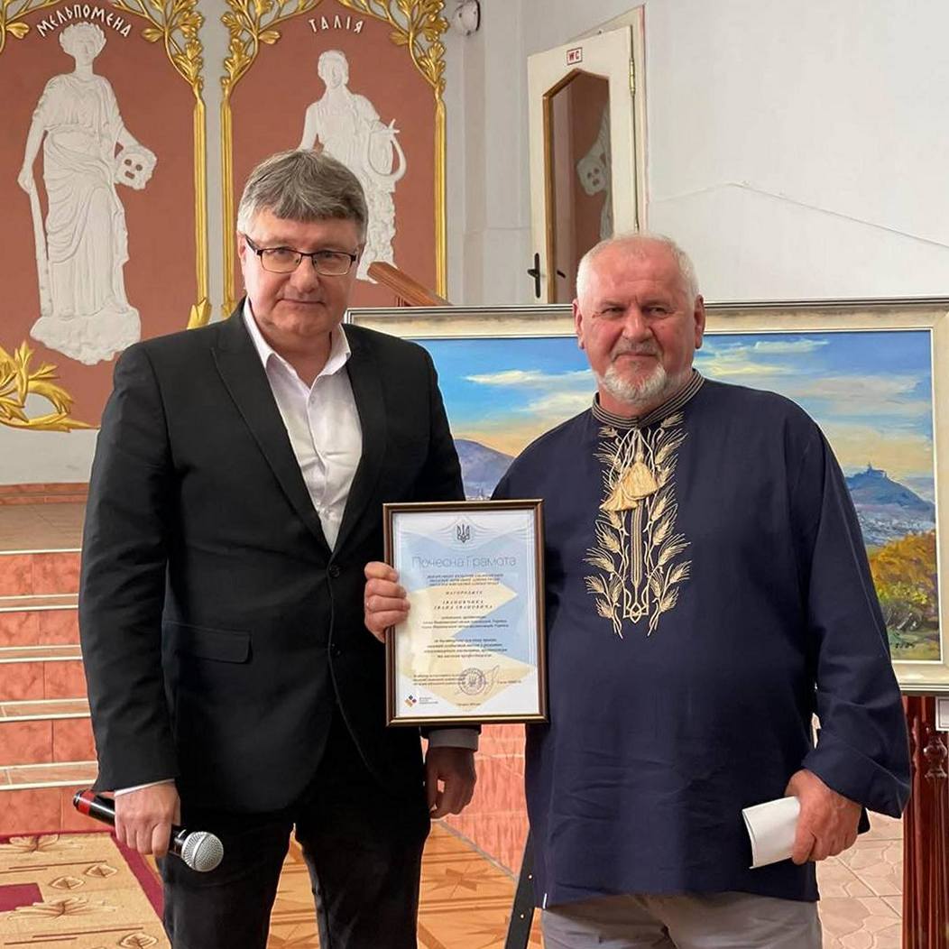 9768Художник Іван Івановчик презентував у Мукачеві виставку «Прогулянка містом»
