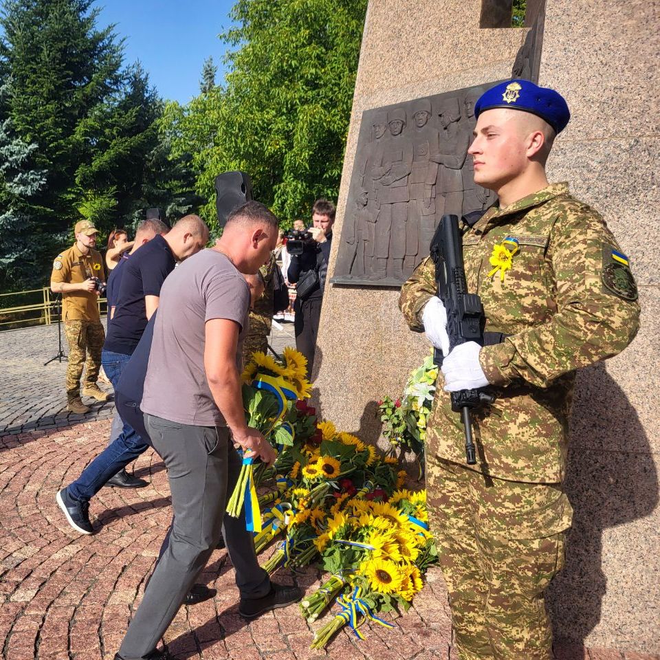 13569В обласному центрі Закарпаття вшанували пам’ять загиблих захисників України