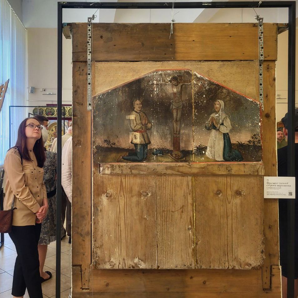 14486В Ужгороді відкрили виставку, присвячену храмовому різьбленню українських Карпат