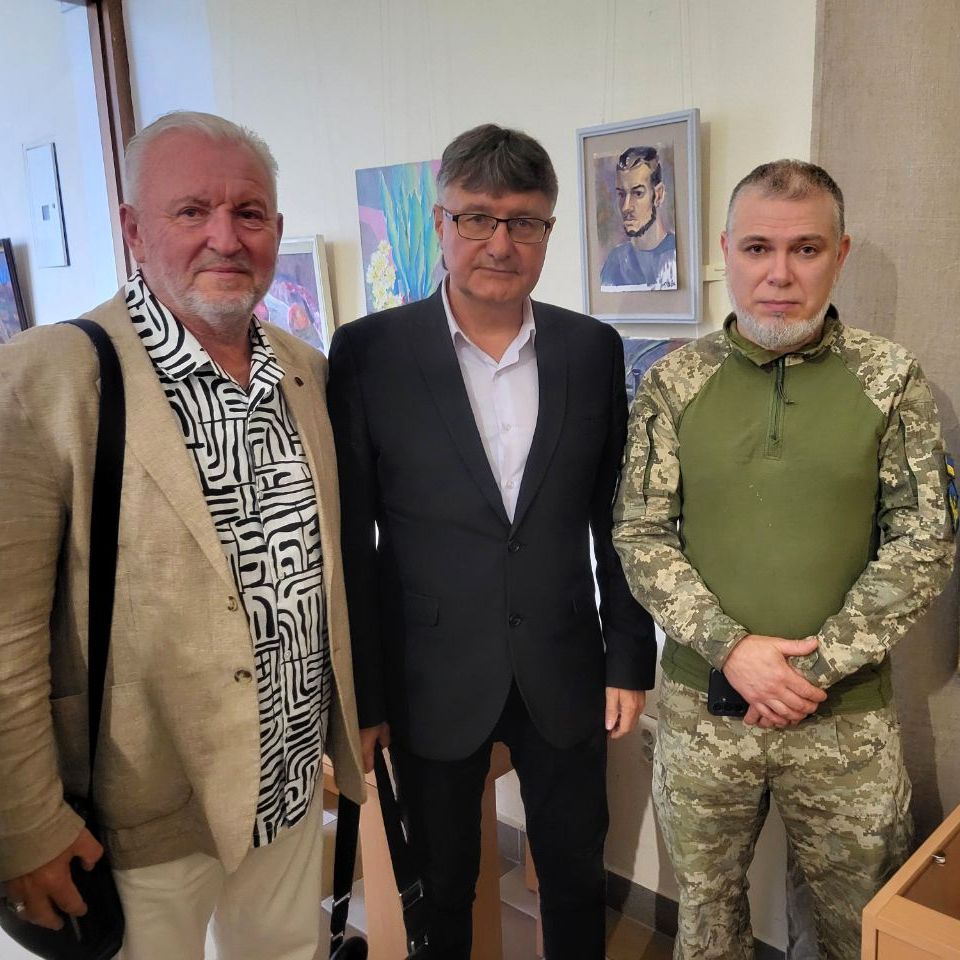 14780В Ужгороді відкрили обласну виставку до Всеукраїнського дня художника «Осінь – 2025»