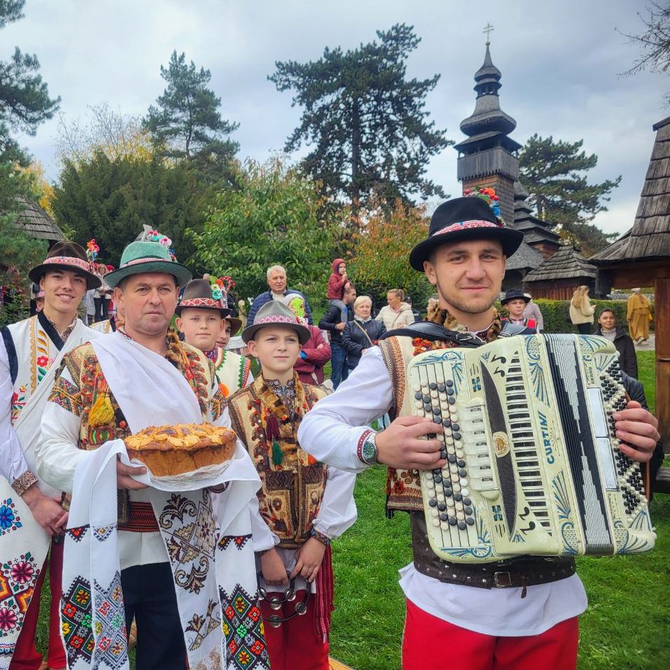 15531Носії традицій із різних куточків Закарпаття вчетверте презентували «Живу спадщину»