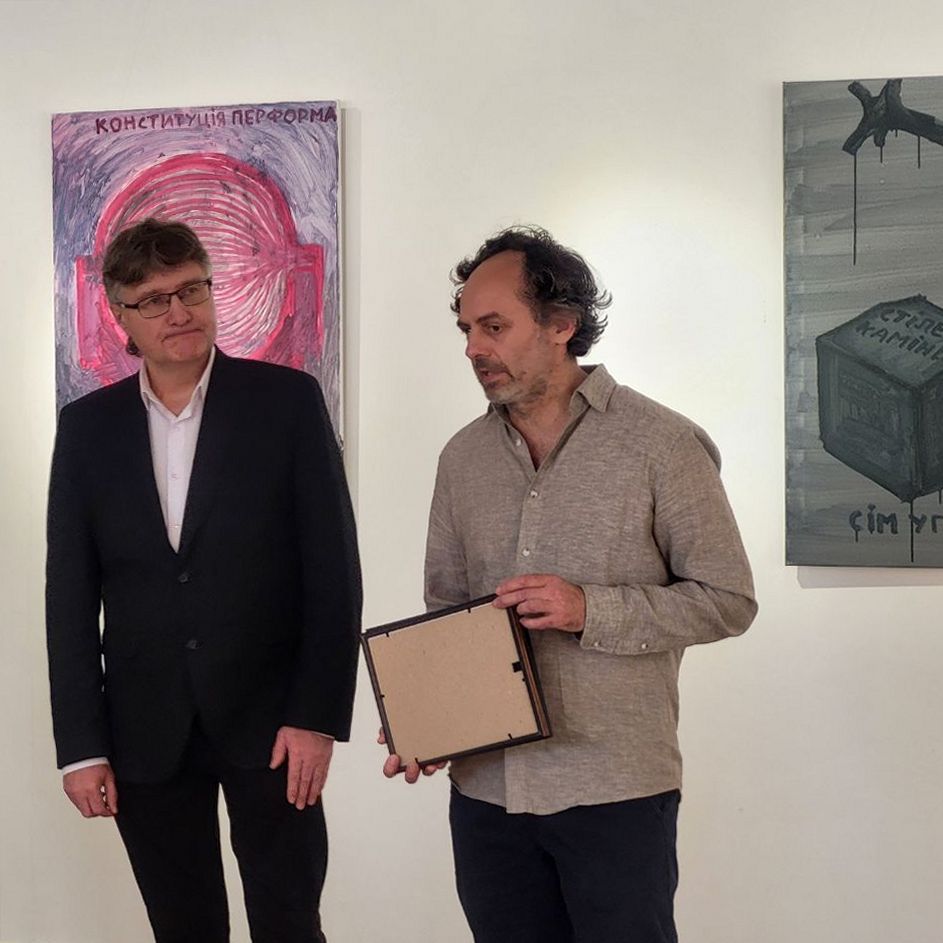 16293Художник Петро Ряска представив в Ужгороді «Конституція перформансу