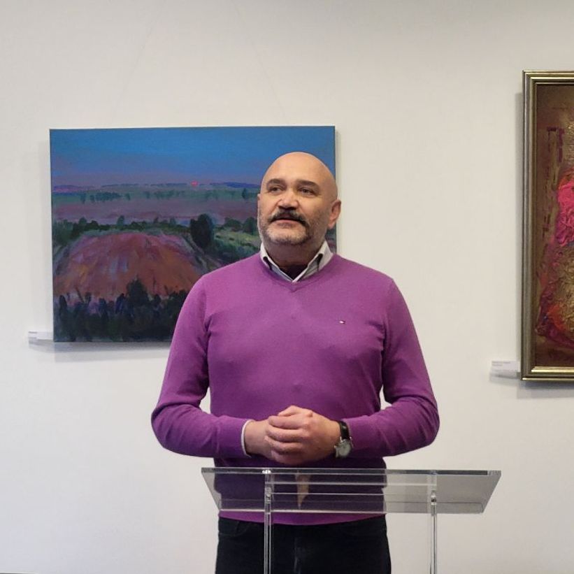 16216Художник Ігор Луценко представив в Ужгороді тематичну виставку «Фортеця Паланок»