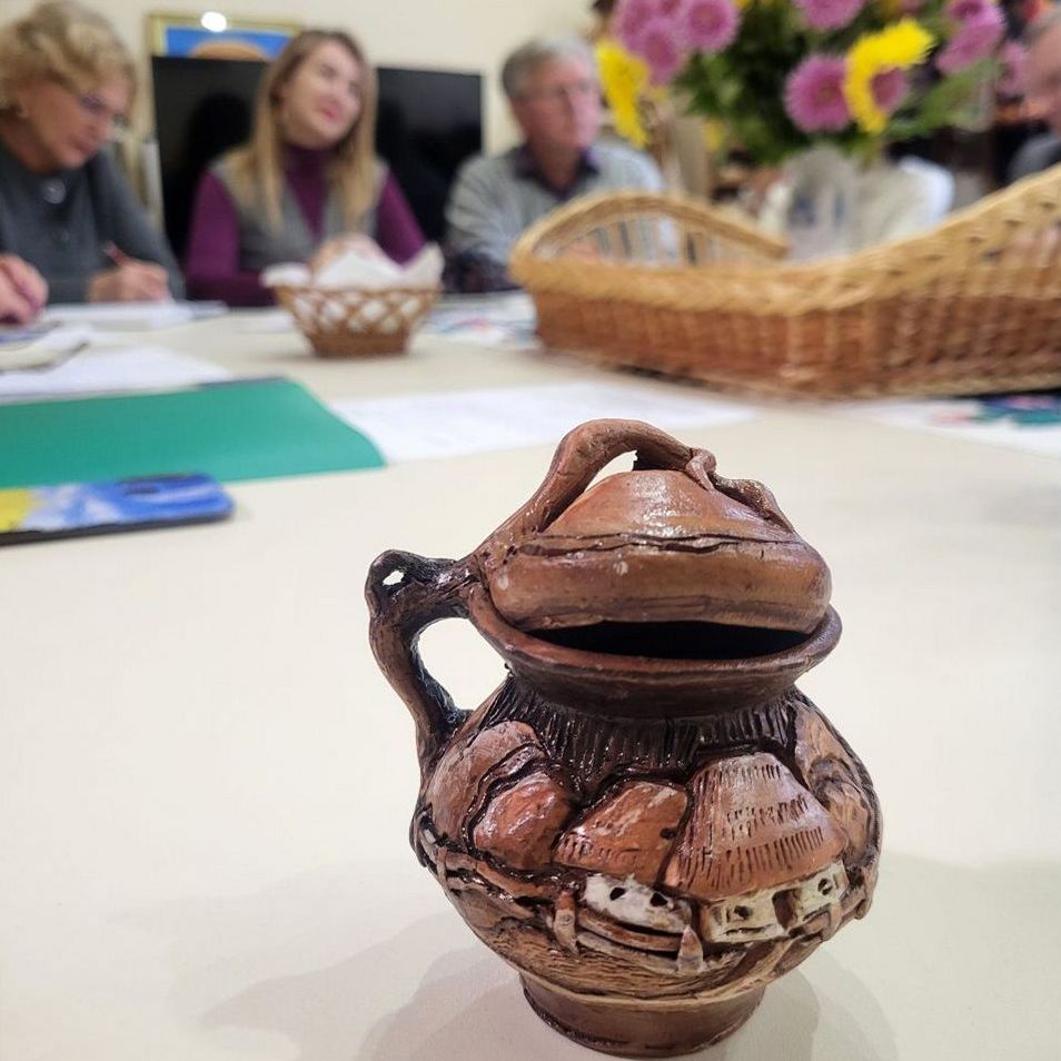 16553Темі розвитку гончарства на Закарпатті присвятили круглий стіл в Ужгороді
