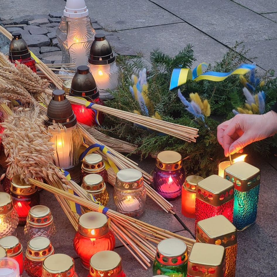 16908Біля монументу «Свіча пам’яті» в Ужгороді відбувся меморіальний захід