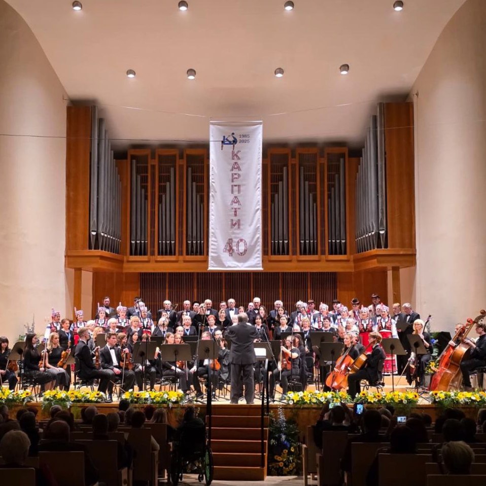 17000Закарпатці вітали в Словаччині хор «Карпати» та його керівника Левка Довговича з ювілеями