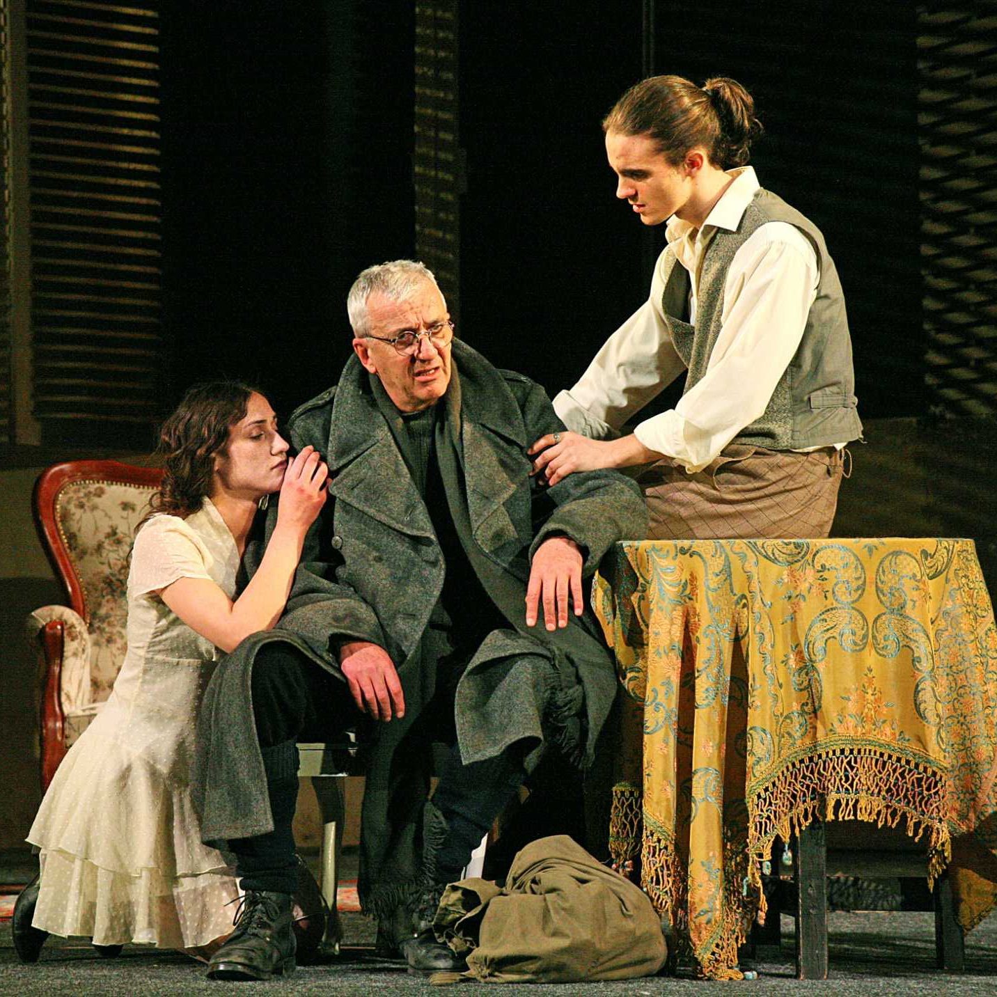 17568У Закарпатському облмуздрамтеатрі відбулася прем’єра вистави «Неаполь – місто мільйонерів»