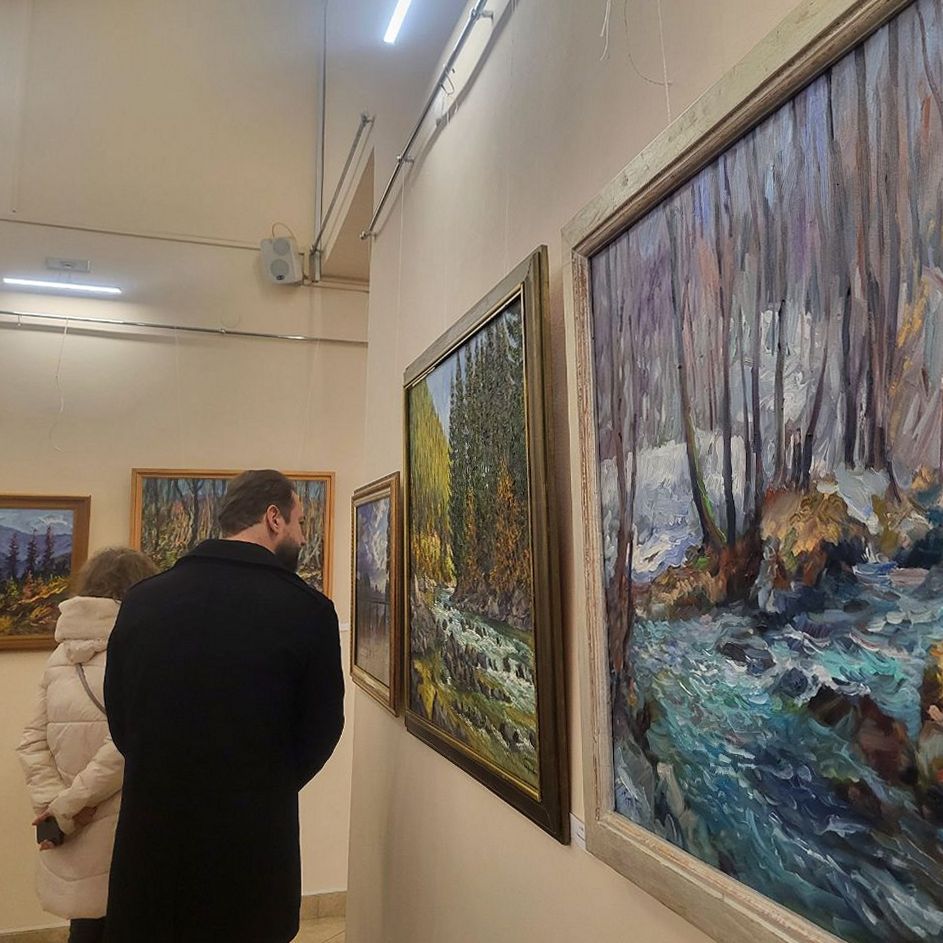 17898Творче об’єднання професійних художників Закарпаття підсумувало 35-річчя діяльності виставкою