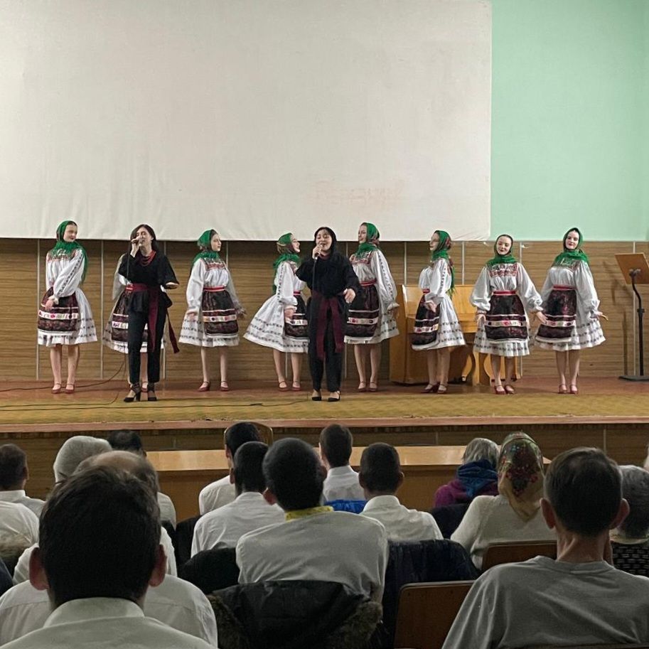 17377Студенти АКіМ виступили у Виноградові з концертом «В ритмі мужності і дива»