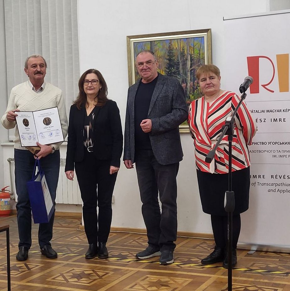 17723Товариство угорських митців Закарпаття ім.І.Ревеса представило в Ужгороді «Зимовий вернісаж»