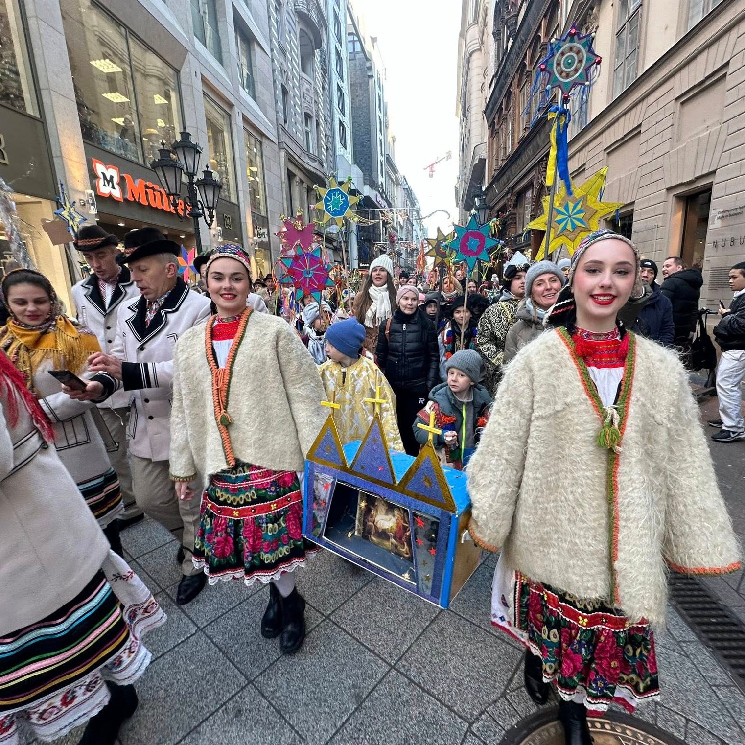 17902Будапешт колядував разом із Заслуженим академічним Закарпатським народним хором