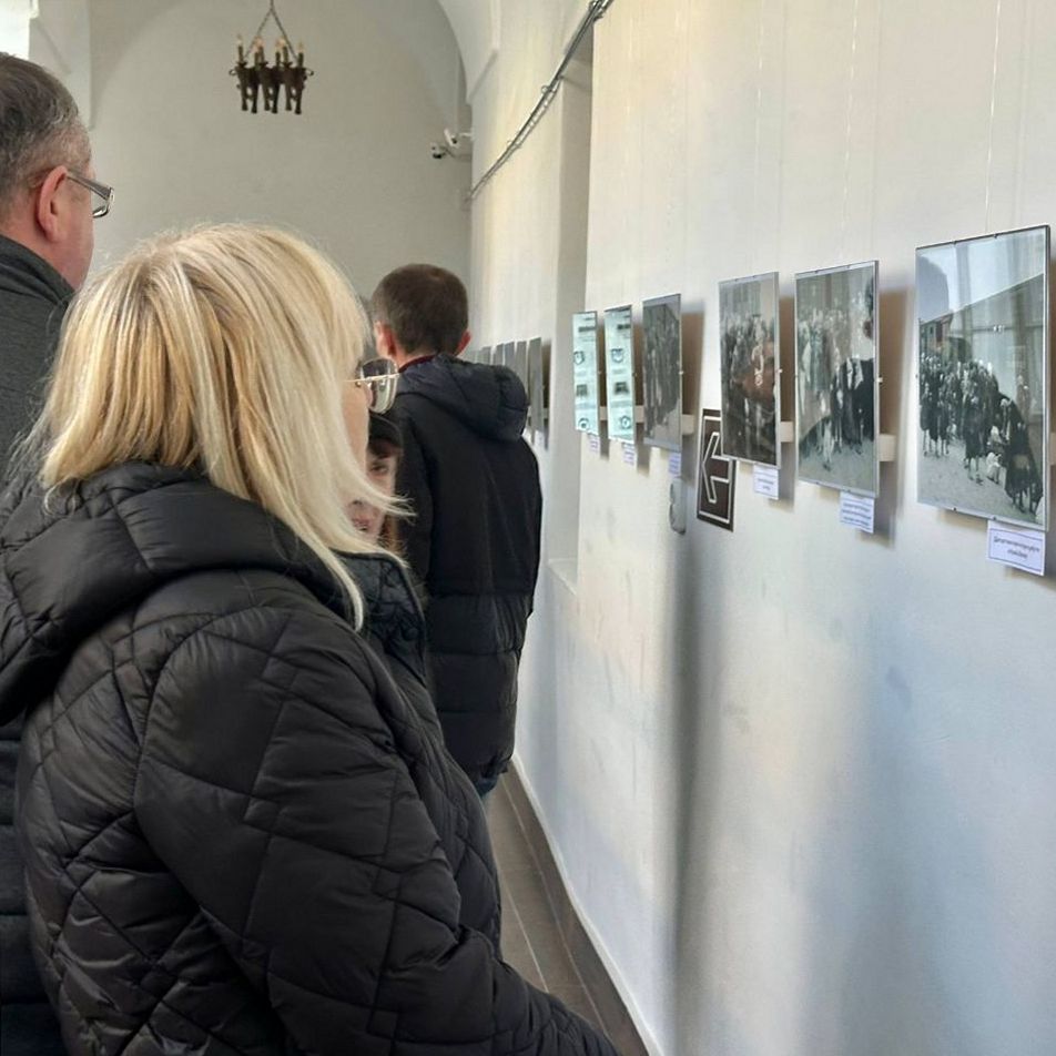 18748В Ужгородському замку відкрили виставку-реквієм «Трагедія, що немає терміну давності»