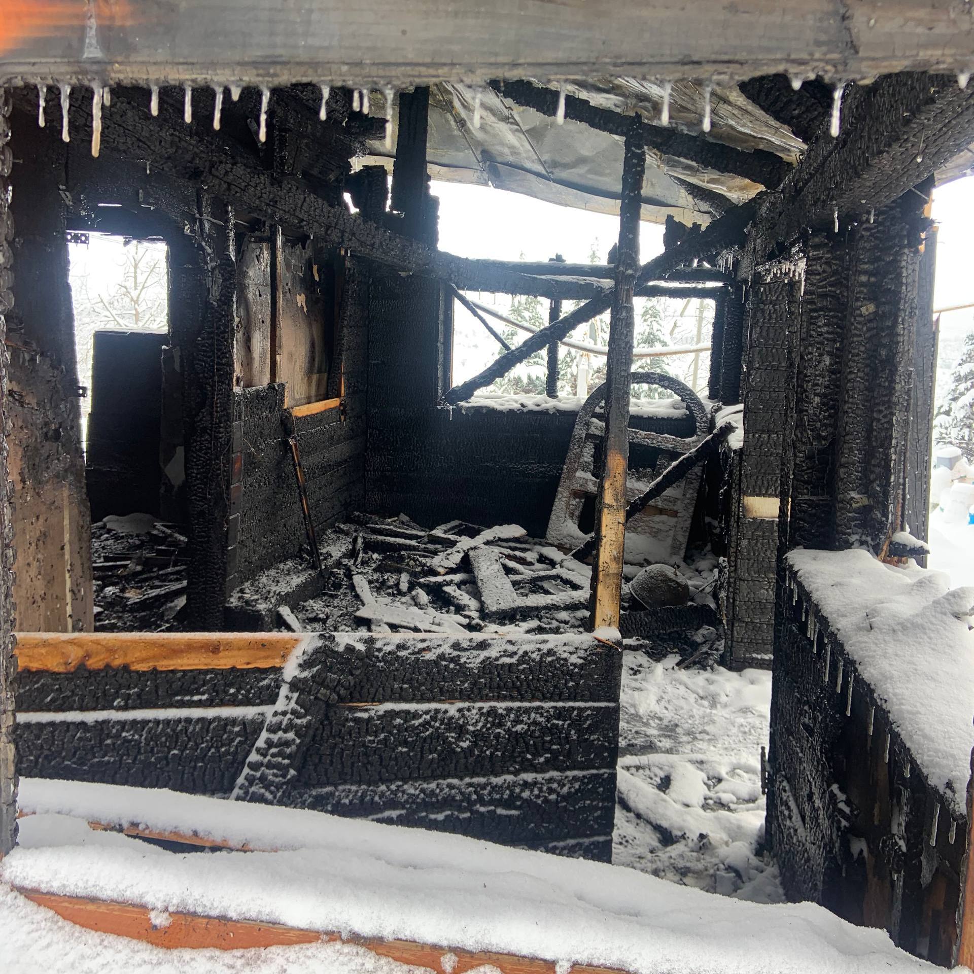 18333Представники департаменту культури оглянули зруйновану пожежею дерев’яну Михайлівську церкву в с.Івашковиця