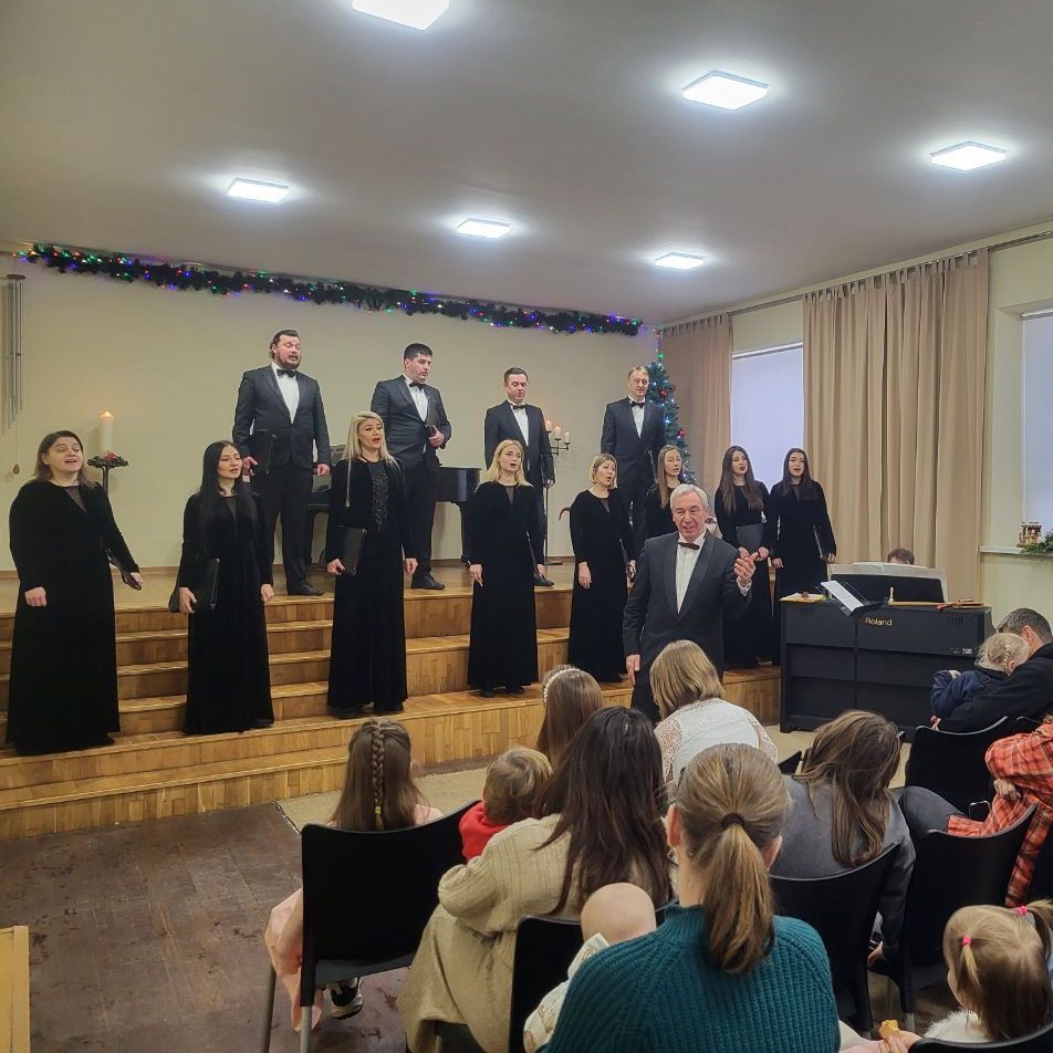 18251Академічний камерний хор «Кантус» провів традиційні концерти для дітей та батьків