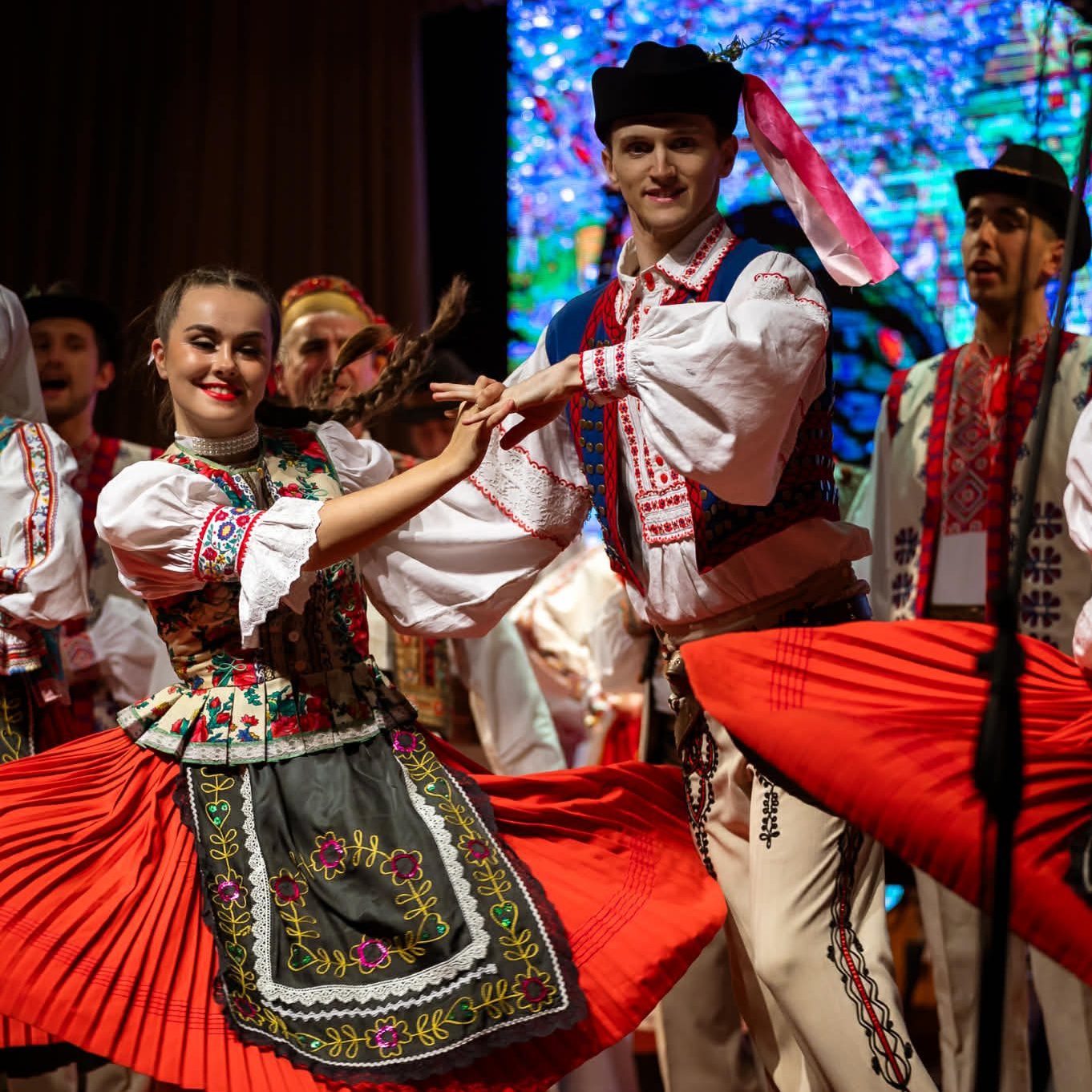 19872Закарпатський народний хор у березні готує для своїх шанувальників багато цікавих програм