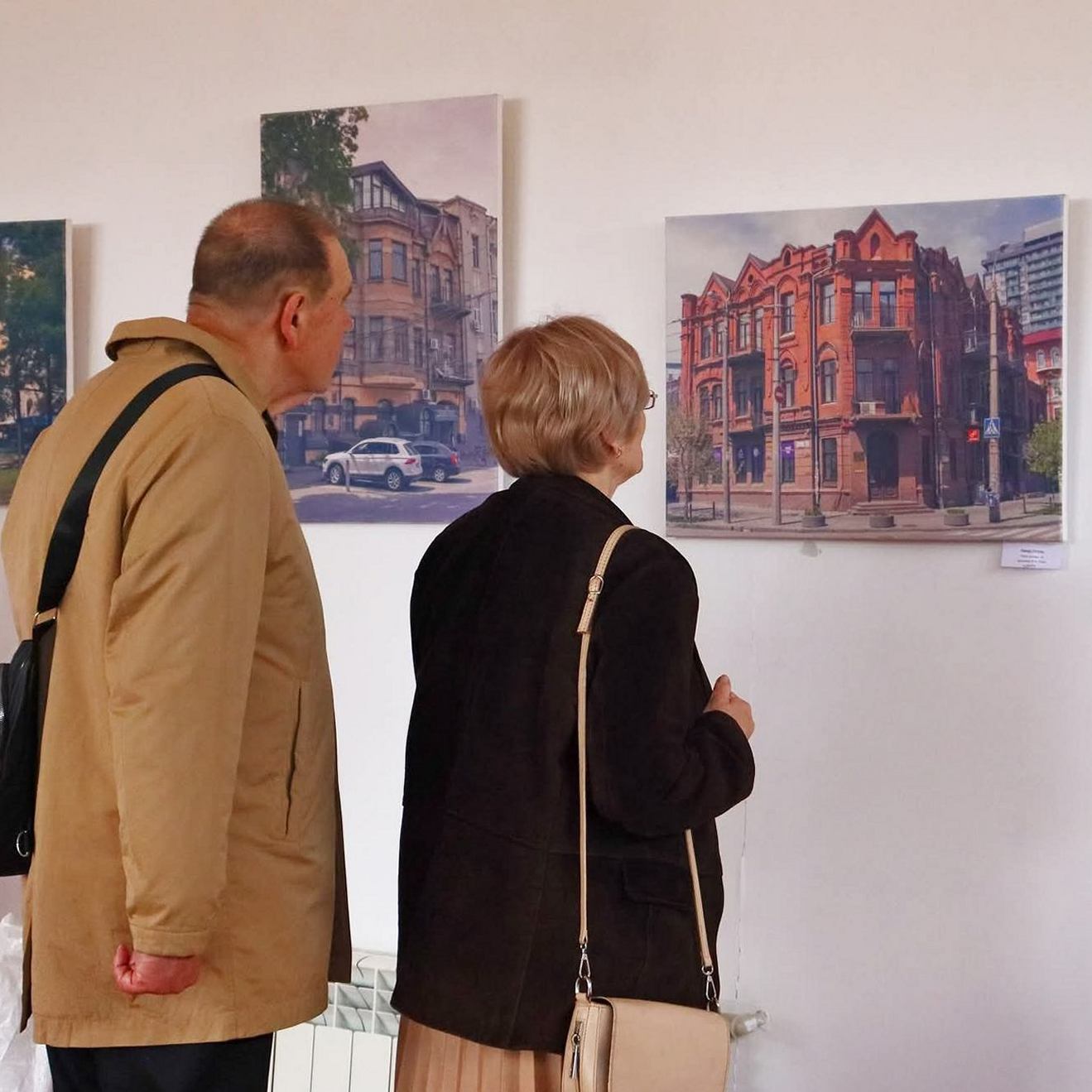 20832В Ужгороді відкрили виставку фотографій на полотнах «Німецька архітектурна спадщина в Україні»