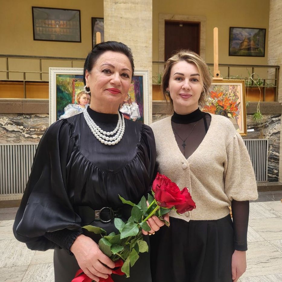 20877Під час чергової сесії Закарпатської облради вручено нагороди та відзнаки представникам галузі культури і митцям