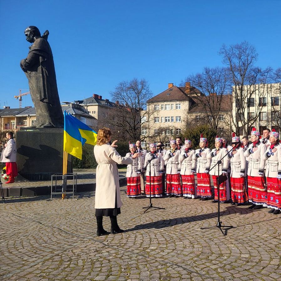 20290В обласному центрі урочисто відзначили 212-річчя з дня народження Тараса Шевченка
