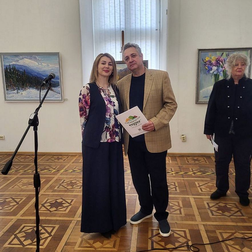 21205Художник Віктор Сірко з нагоди ювілею презентував масштабну та різноманітну добірку своїх творів