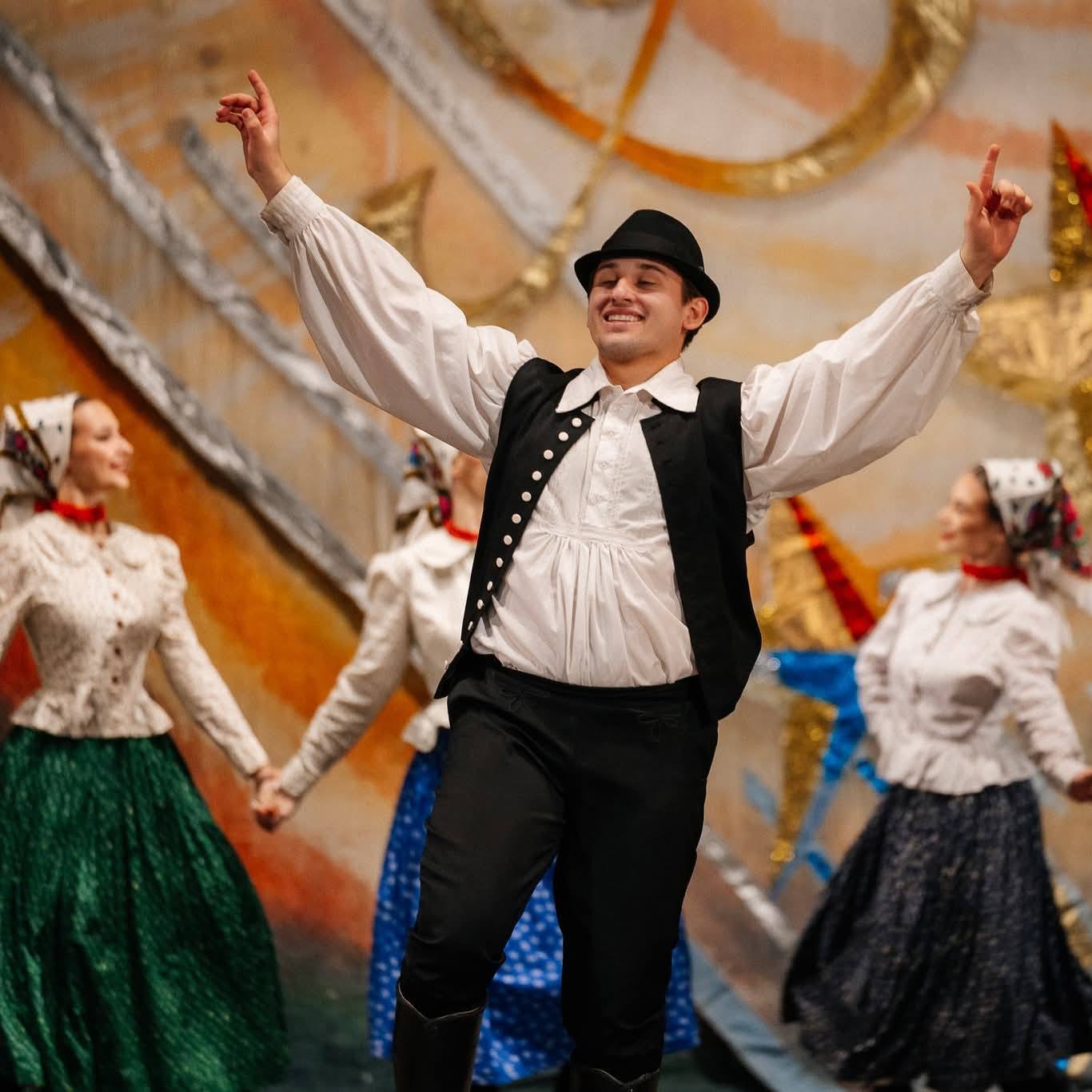 20858Студенти АКіМ підкорили Х Всеукраїнський фестиваль-конкурс «Сузірʼя: Єднання. Творчість. Перемога»