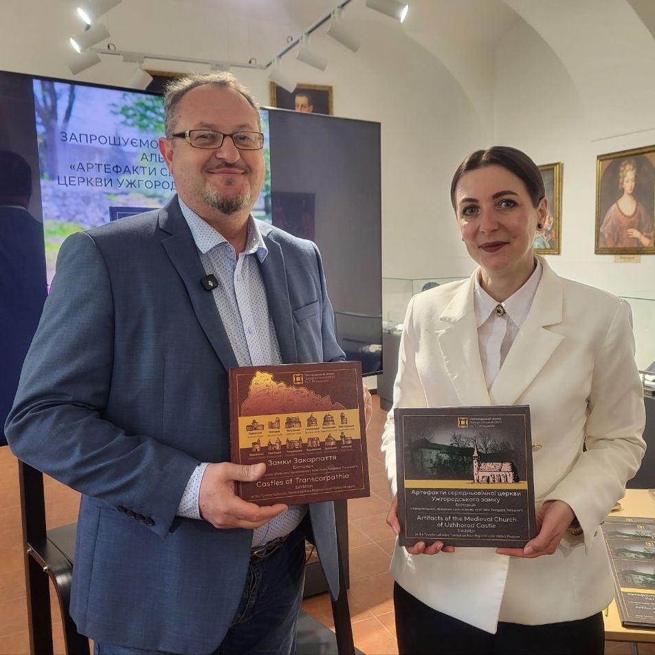 22799У ЗОКМ ім.Т.Легоцького презентували альбом «Артефакти середньовічної церкви Ужгородського замку»