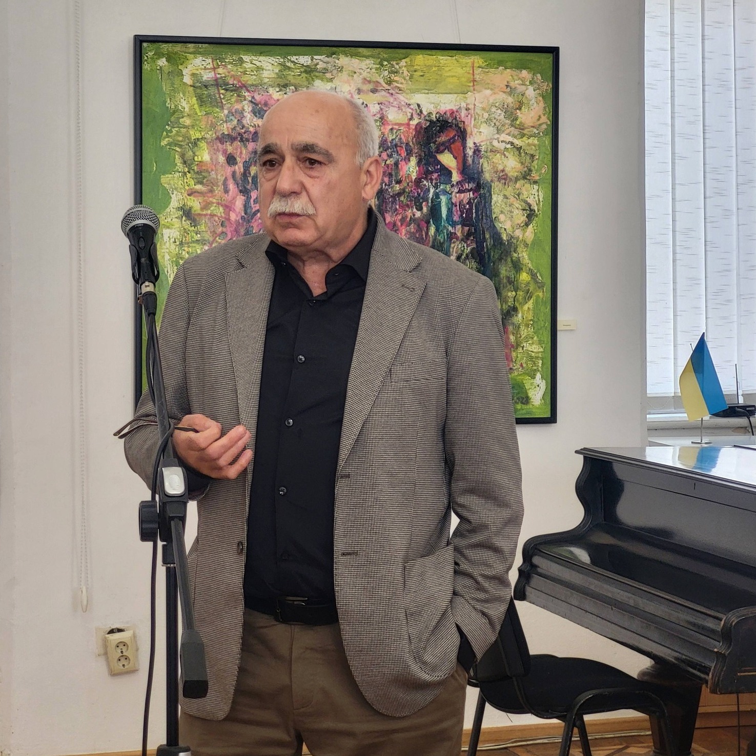 22220У Закарпатському обласному художньому музеї ім.Й.Бокшая представлено виставку робіт Володимира Павлишина «Присутність»