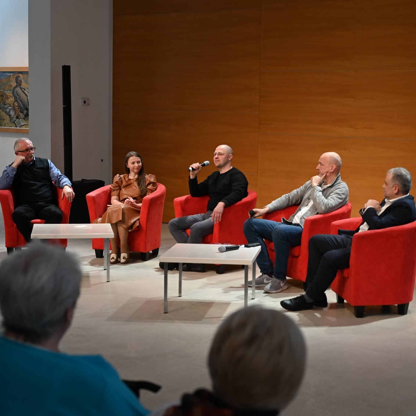 22034В Ужгороді відбулася панельна дискусія на тему «Мистецтво в місті: від хаосу до стратегії»