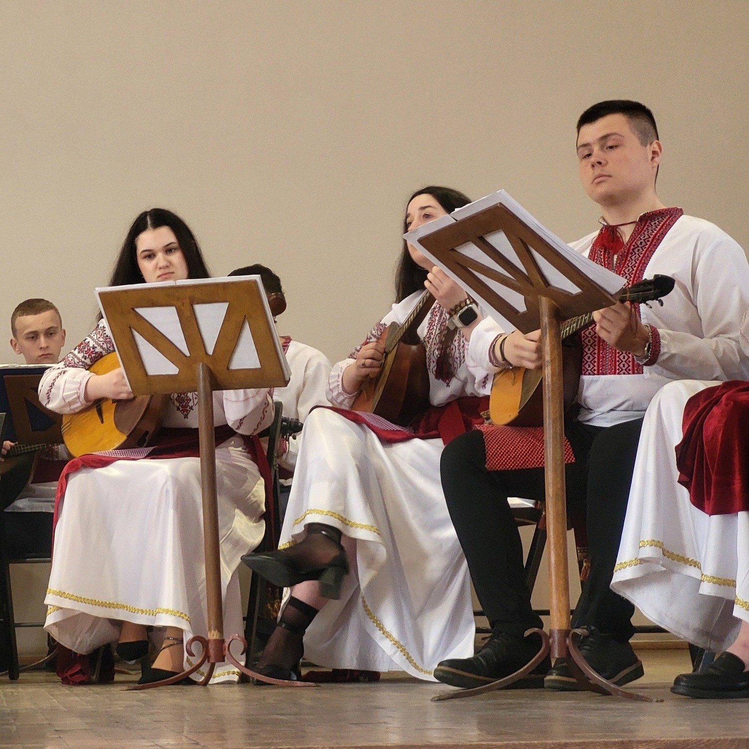 22157В Ужгороді врочисто стартував III Відкритий конкурс гри на народних інструментах імені Степана Мартона