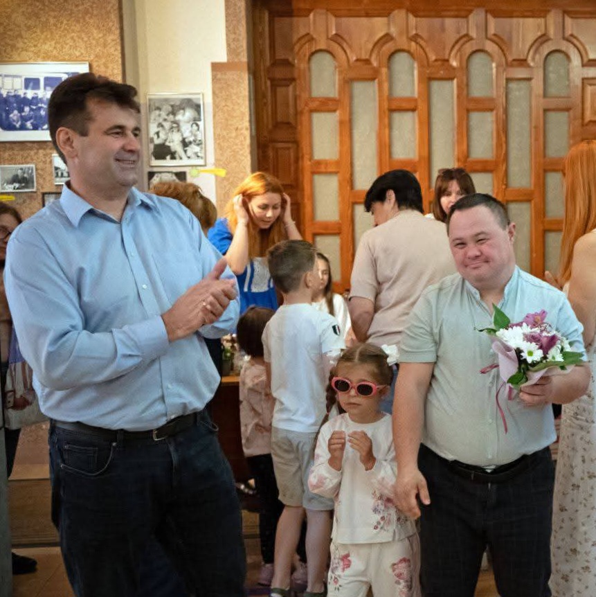 23936Працівник обласного театру ляльок Василь Мирявчик провів творчий майстер-клас для всіх охочих