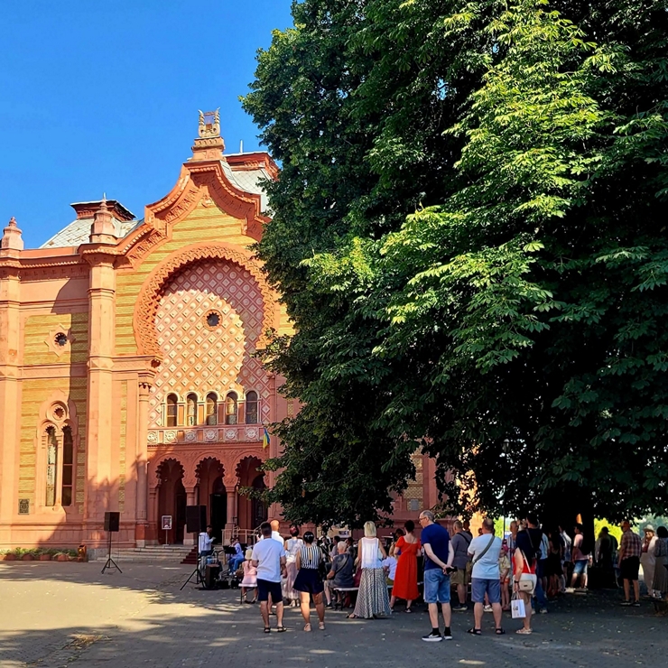 25289Закарпатська обласна філармонія відзначила День Конституції України та завершення сезону концертом просто неба