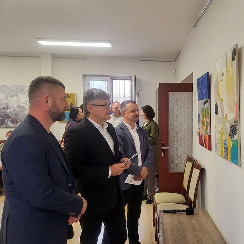 24258Простір Генконсульства Словацької Республіки в м.Ужгород наповнили «Весняні імпресії»