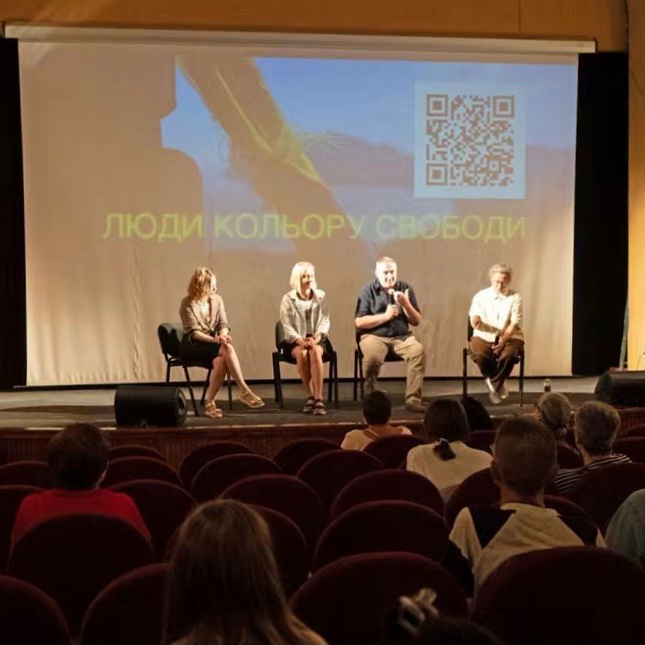 26028«Люди кольору свободи» – в Ужгороді показали стрічку про окупацію крізь призму людських історій