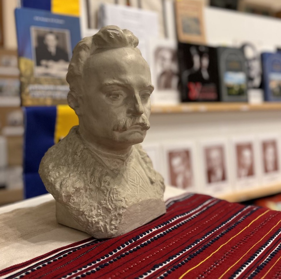 27151У Народному літературному музеї Закарпаття розгорнуто виставку «Із Закарпатської Франкіани»