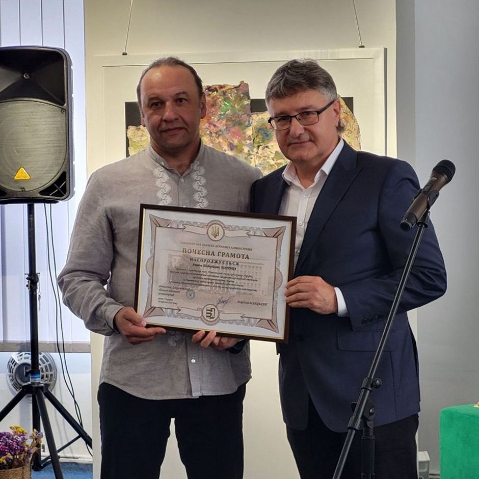 27828Художник Аттіла Коприва представив у Мукачівській картинній галереї виставку «У двох світах»