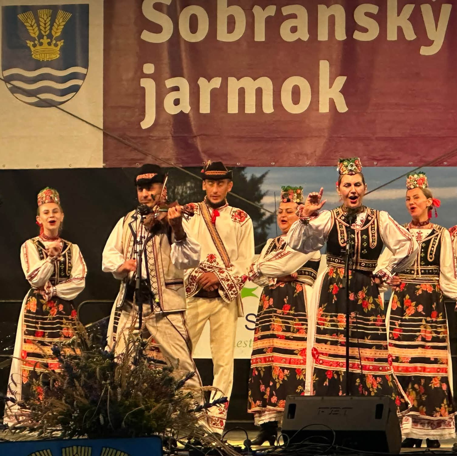 28249Вересень Закарпатського народного хору: вшанування традицій, концерти й унікальний артмоб
