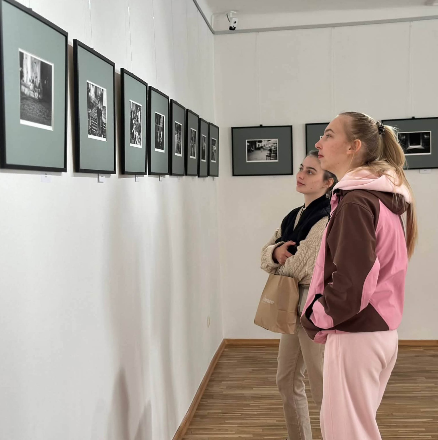32893Добірку світлин нічного Львова презентував в Ужгородському замку фотомитець Юрій Ковальчик