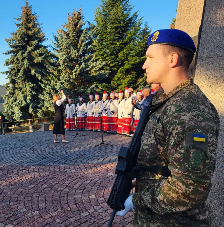 30190У День захисників і захисниць України в Ужгороді відбувся меморіальний захід