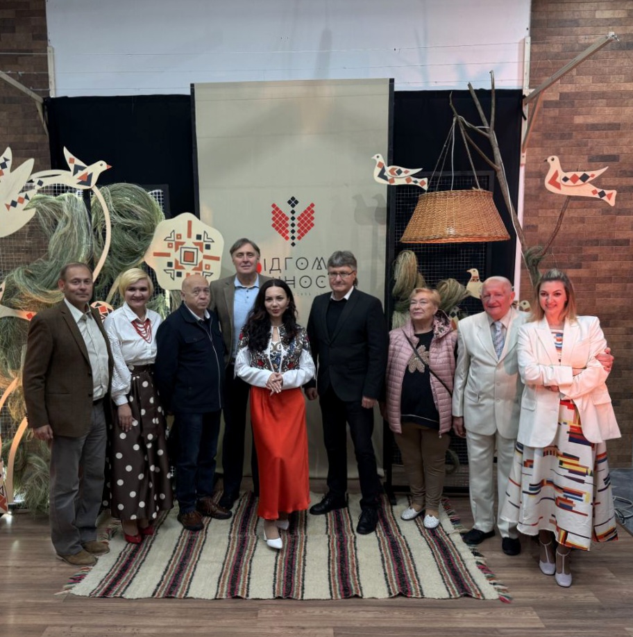 31846У Хусті урочисто розпочався ІІІ Відкритий театральний фестиваль-конкурс «Відгомін Вічності: українська класика сьогодні»