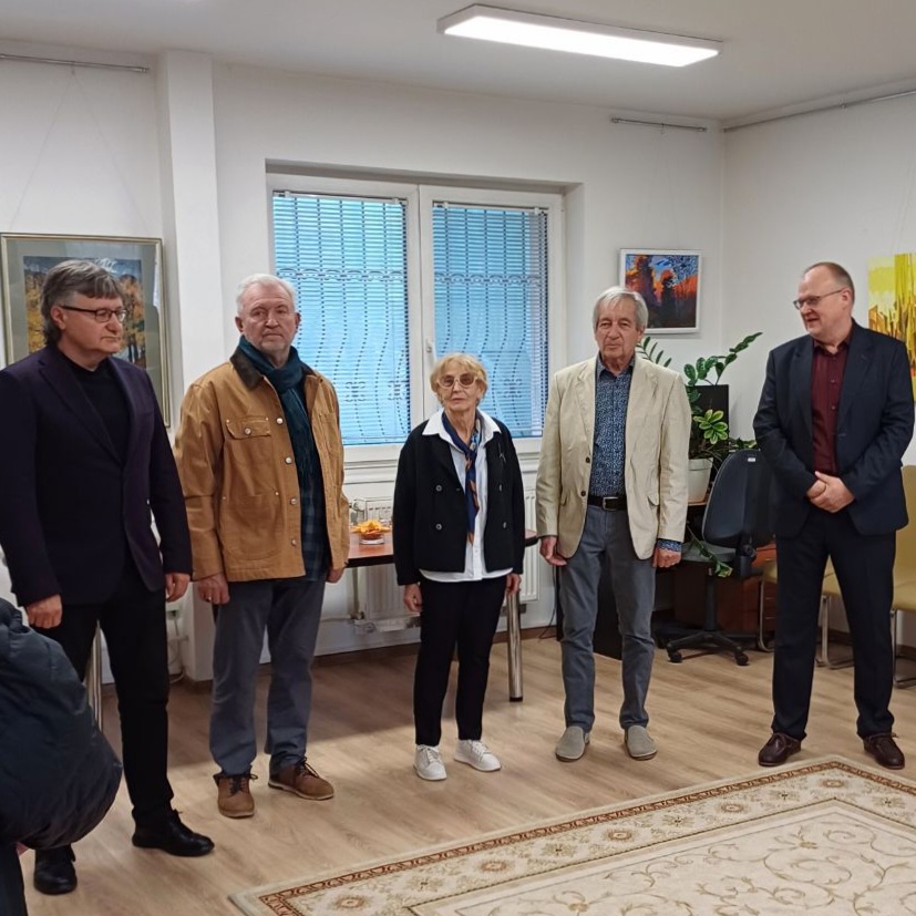 32752«Гармонію барв» мистецького подружжя Івана та Надії Дідиків представили в Генконсульстві Словаччини в Ужгороді